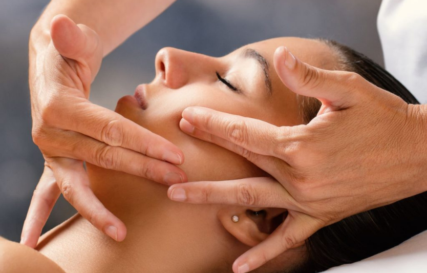 Masaż twarzy i tkanek głębokich