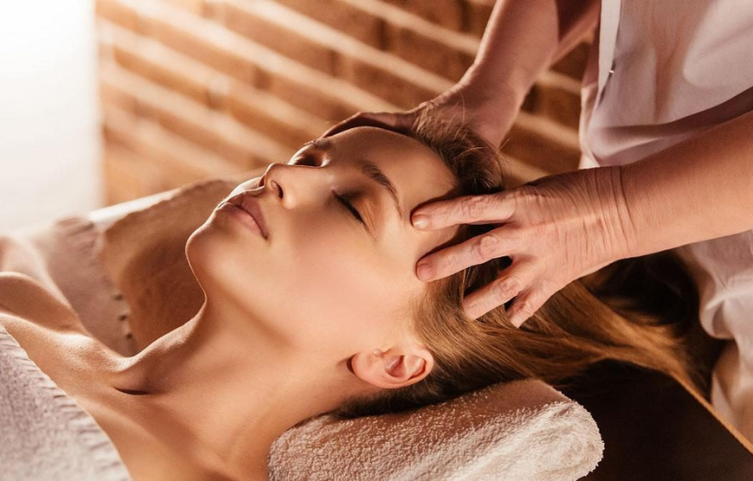 Akupresura na ból głowy – techniki i punkty ucisku, które naprawdę działają