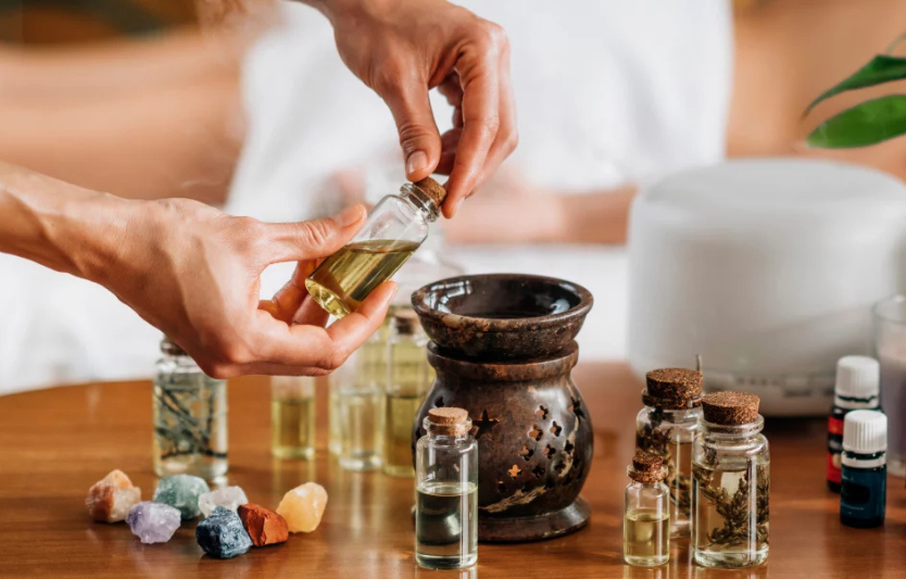 Olejki i akcesoria do masażu – jak poprawić efekt